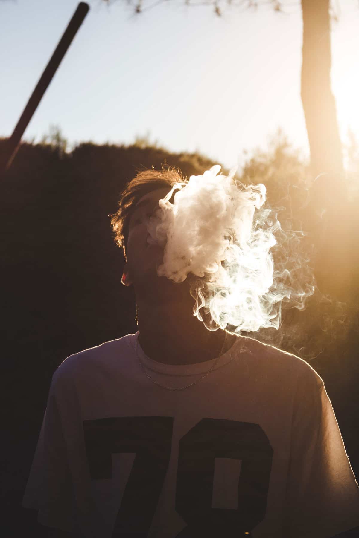 chico-fumando-cierre-ocio-nocturno