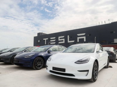 Tesla-Coche-radiocasete