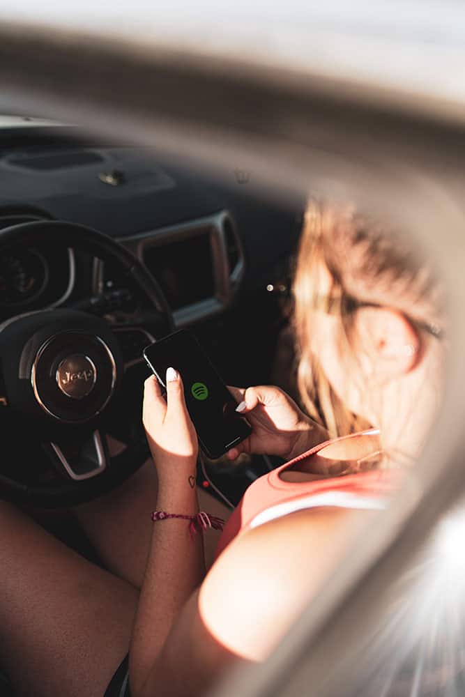 Escuchar Spotify en el coche