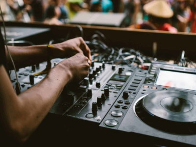 DJ-Navidad-pinchando