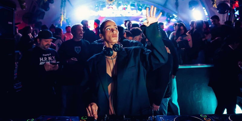 Sara de Arujo en Vertigo x Klubers