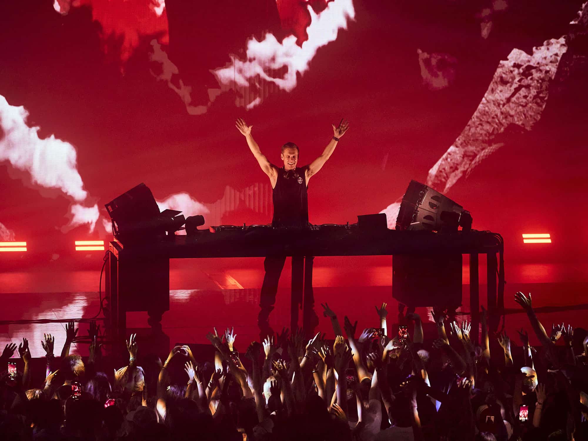 Armin van Buuren anuncia el aniversario de ASOT en UNVRS Ibiza