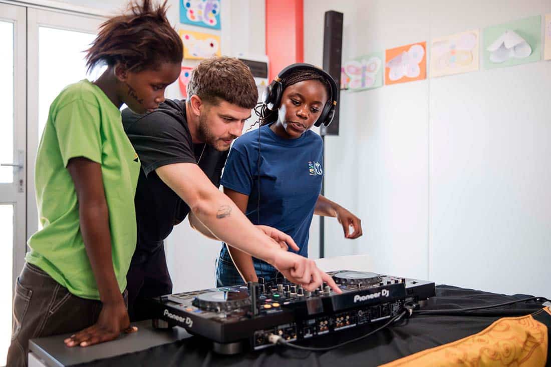 Tomorrowland-Foundation-sudafrica-3
