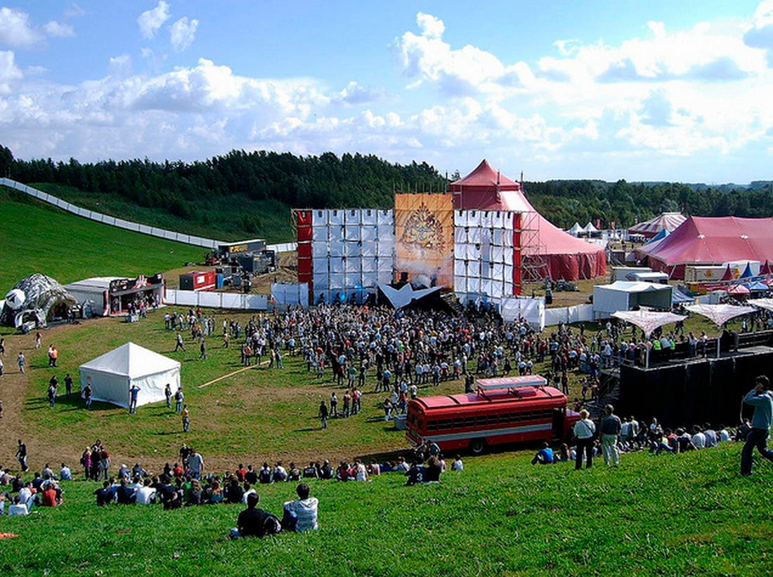 Tomorrowland_2005